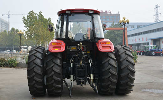 AG亚游-1804型拖拉机