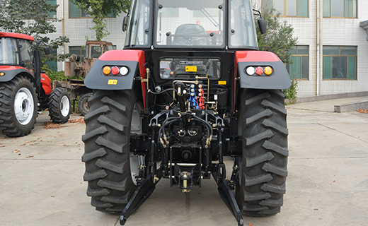 AG亚游-1504型拖拉机